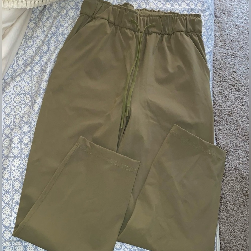Lululemon high rise cropped pants